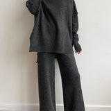 Komplet dzianinowy z golfem i szerokimi spodniami