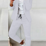 Czarny elegancki komplet z taliowaną marynarką i dopasowanymi spodniami ze sznurkiem