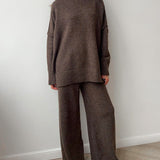 Komplet dzianinowy z golfem i szerokimi spodniami