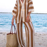 Dzianinowy komplet w paski z dekoltem V i szerokimi spodniami