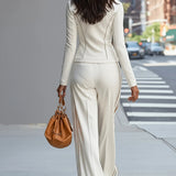 Komplet city chic z taliowaną kurtką i szerokimi spodniami