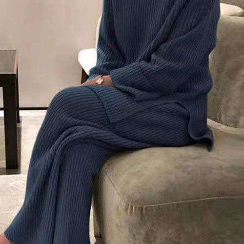 Prążkowany komplet z luźnym swetrem i szerokimi spodniami