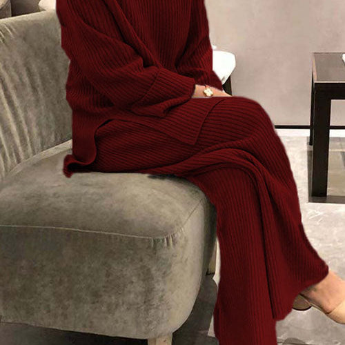 Prążkowany komplet z luźnym swetrem i szerokimi spodniami