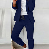 Czarny elegancki komplet z taliowaną marynarką i dopasowanymi spodniami ze sznurkiem