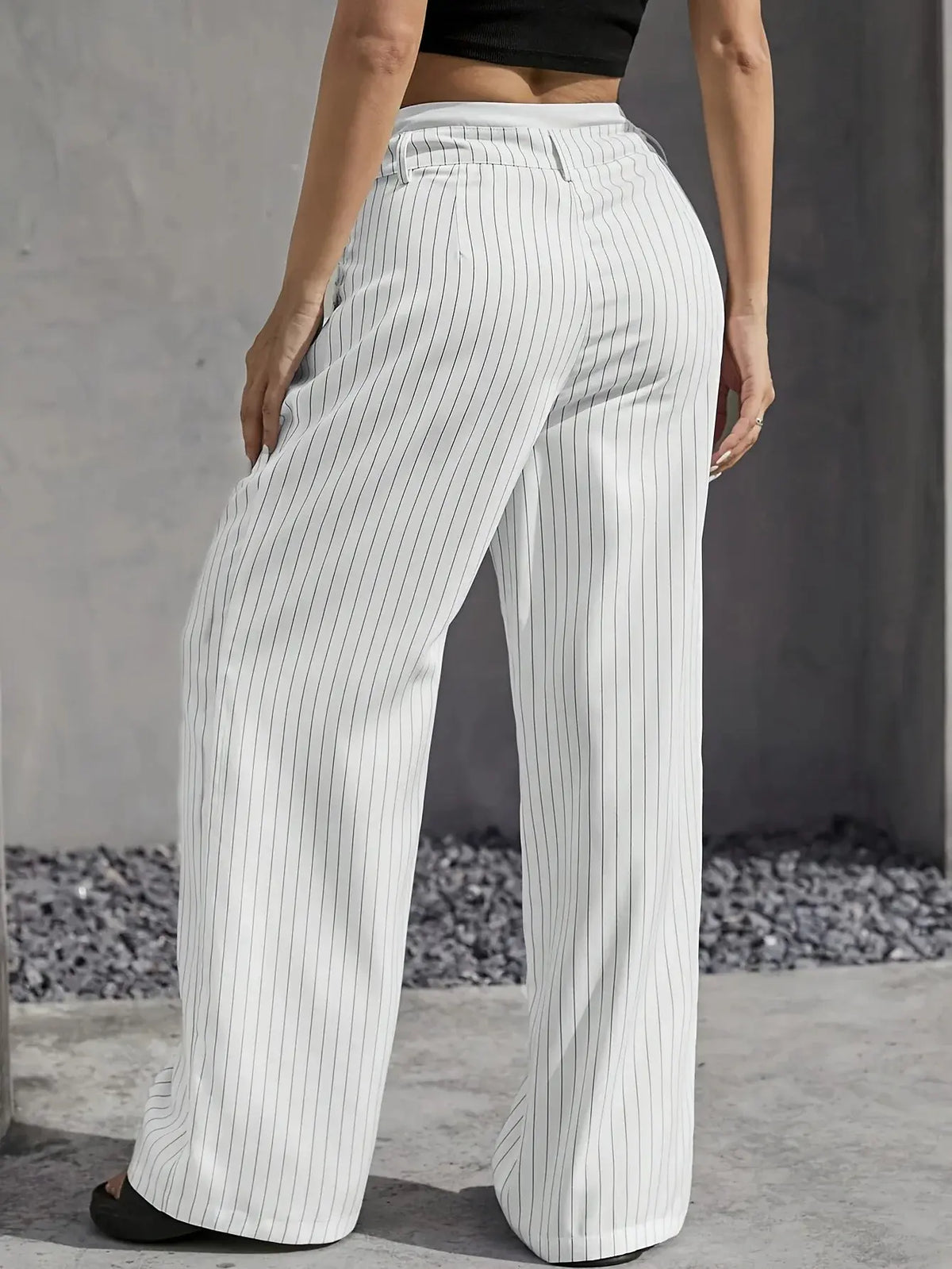 Laura | Eleganckie spodnie w paski z wysokim stanem