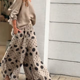 Komplet Soft Dots z Bluzką Off-Shoulder i Szerokimi Spodniami