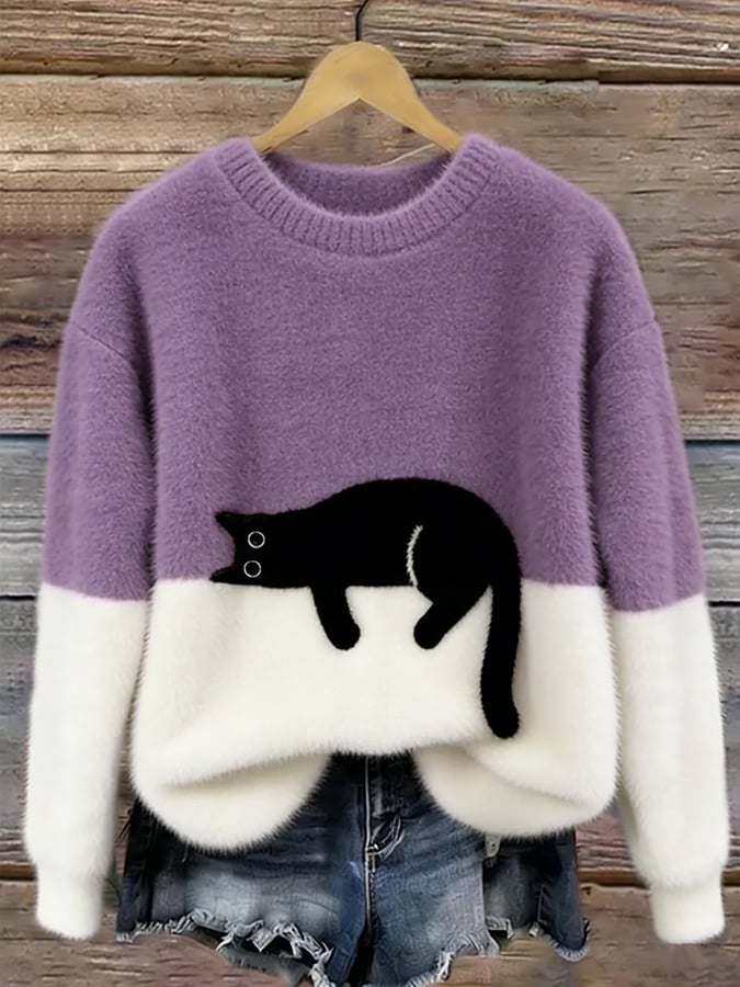 Puszysty sweter oversize z wylegującym się kotem