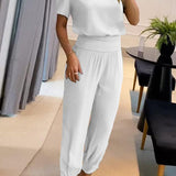 Elegancki komplet z bluzką V-neck i luźnymi spodniami z wysoką talią