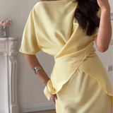 Elegancki komplet z wiązaną bluzką i długą spódnicą