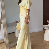 Elegancki komplet z wiązaną bluzką i długą spódnicą