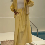 Lekki komplet w paski z koszulą i szerokimi spodniami