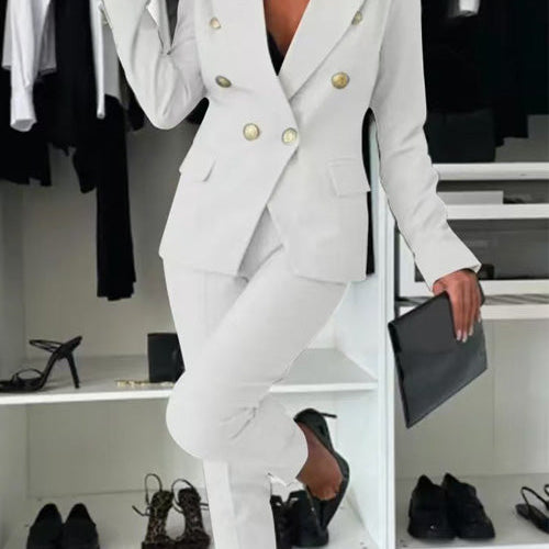 Taliowany komplet garniturowy z dwurzędową marynarką i dopasowanymi spodniami