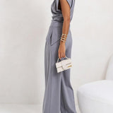 Elegancki komplet z asymetryczną bluzką i szerokimi spodniami