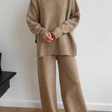 Komplet dzianinowy z golfem i szerokimi spodniami