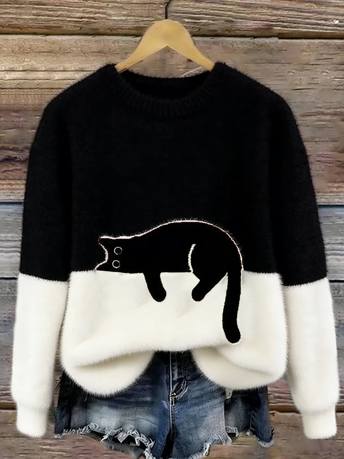 Puszysty sweter oversize z wylegującym się kotem