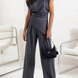 Elegancki komplet z asymetryczną bluzką i szerokimi spodniami