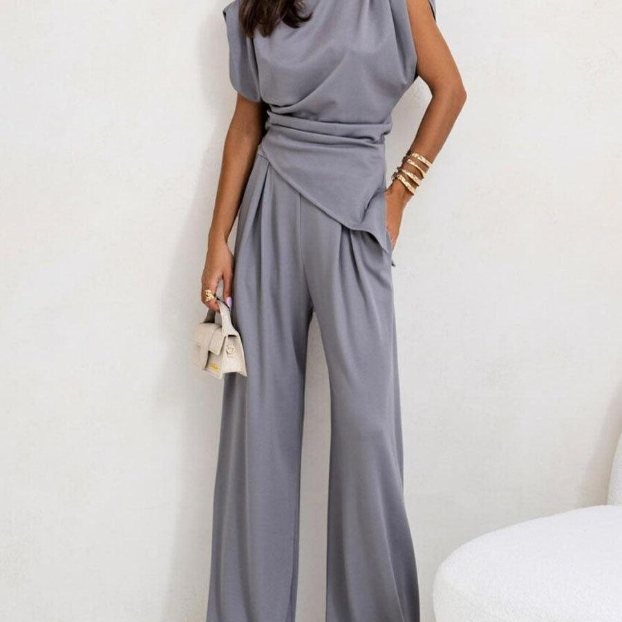 Elegancki komplet z asymetryczną bluzką i szerokimi spodniami