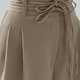 Spodnie z wysokim stanem i szerokimi nogawkami