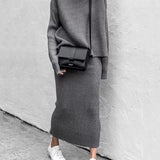 Dzianinowy komplet midi z golfem i spódnicą