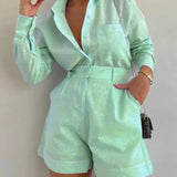 Błękitny komplet z koszulą na guziki i szortami z wysokim stanem