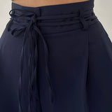 Spodnie z wysokim stanem i szerokimi nogawkami