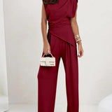 Elegancki komplet z asymetryczną bluzką i szerokimi spodniami