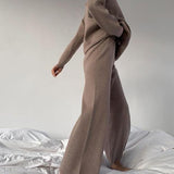 Dzianinowy komplet oversize z szerokimi spodniami