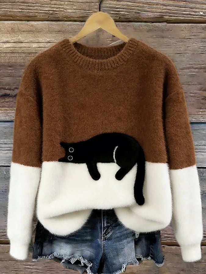Puszysty sweter oversize z wylegującym się kotem