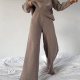 Dzianinowy komplet oversize z szerokimi spodniami