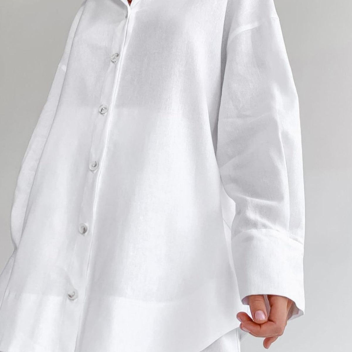 Bawełniany komplet z oversize’ową koszulą i luźnymi szortami