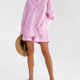 Bawełniany komplet z oversize’ową koszulą i luźnymi szortami