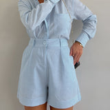 Błękitny komplet z koszulą na guziki i szortami z wysokim stanem