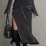 Elegancki komplet szary z wysokim kołnierzem i asymetrycznymi zamkami