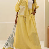 Lekki komplet w paski z koszulą i szerokimi spodniami