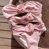 Jednoczęściowy kostium kąpielowy z wycięciami i kwiatem 3D