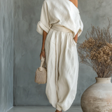 Komplet lniany: top z odkrytymi ramionami i zwężane spodnie