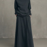 Komplet minimalistyczny z wysokim kołnierzem i spódnicą maxi