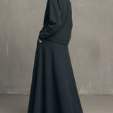 Komplet minimalistyczny z wysokim kołnierzem i spódnicą maxi