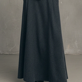 Komplet minimalistyczny z wysokim kołnierzem i spódnicą maxi