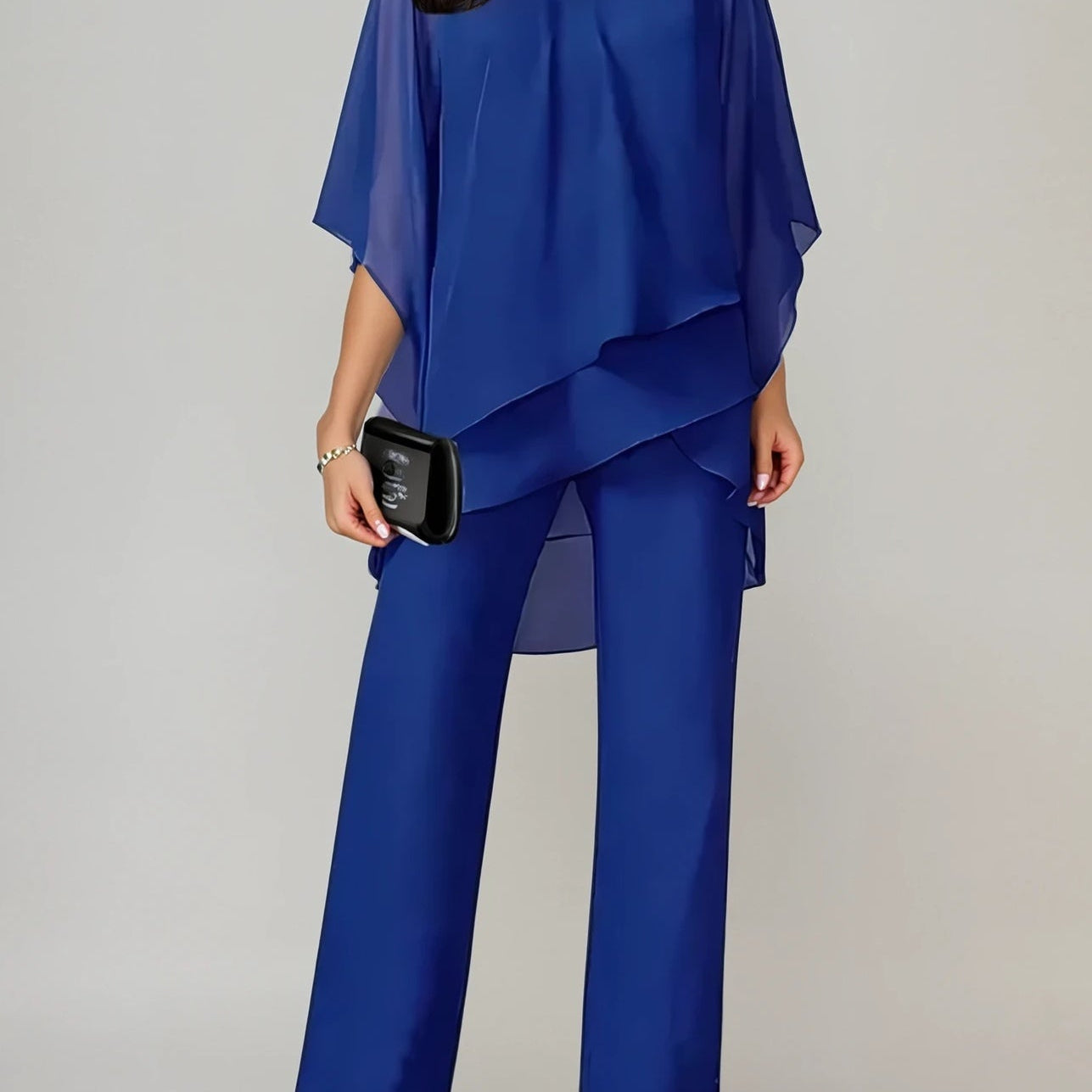 Elegancki zestaw z asymetryczną, warstwową bluzką i szerokimi spodniami z wysokim stanem