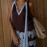 Elegancka spódnica midi z koronkowym wykończeniem