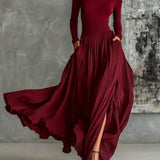 Zestaw plisowanej spódnicy i czarnej dopasowanej koszulki z długim rękawem