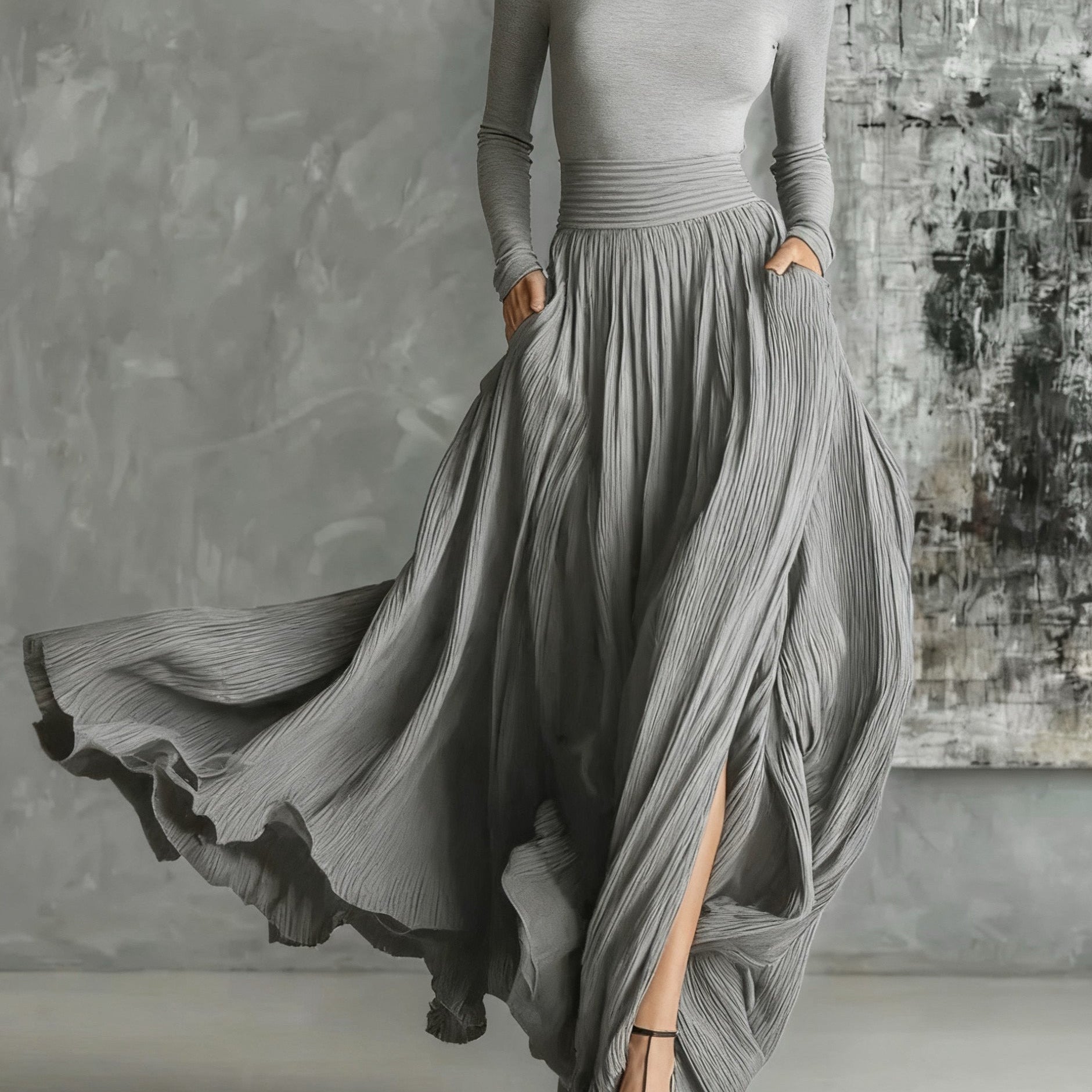 Zestaw plisowanej spódnicy i czarnej dopasowanej koszulki z długim rękawem