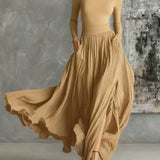 Zestaw plisowanej spódnicy i czarnej dopasowanej koszulki z długim rękawem