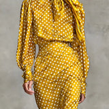 Satynowy komplet vintage w grochy z apaszką