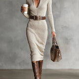 Dzianinowa sukienka midi z paskiem i półgolfem