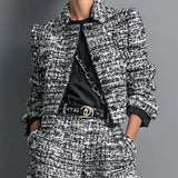 Tweedowy zestaw z krótką marynarką i szerokimi spodniami z wysokim stanem