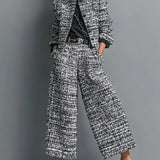 Tweedowy zestaw z krótką marynarką i szerokimi spodniami z wysokim stanem