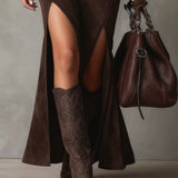 Elegancka Ciemnobrązowa Sukienka Maxi z Ekoskóry z Kwadratowym Dekoltem