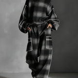 Czarno-szary komplet w kratę z kontrastową lamówką